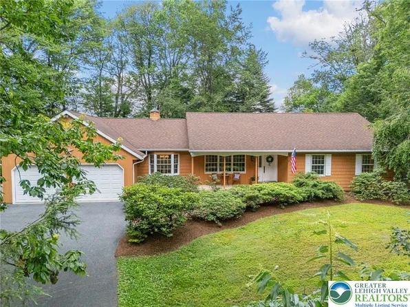 5721 Shady Ln E, Bath, PA 18014