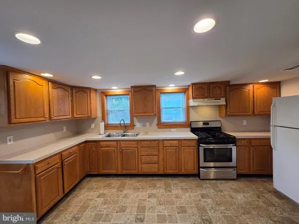 513 E Walnut St, Perkasie, PA 18944