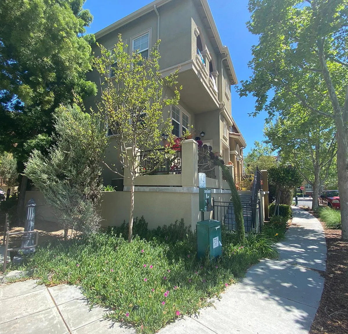 731 Batista Dr — Photo 2
