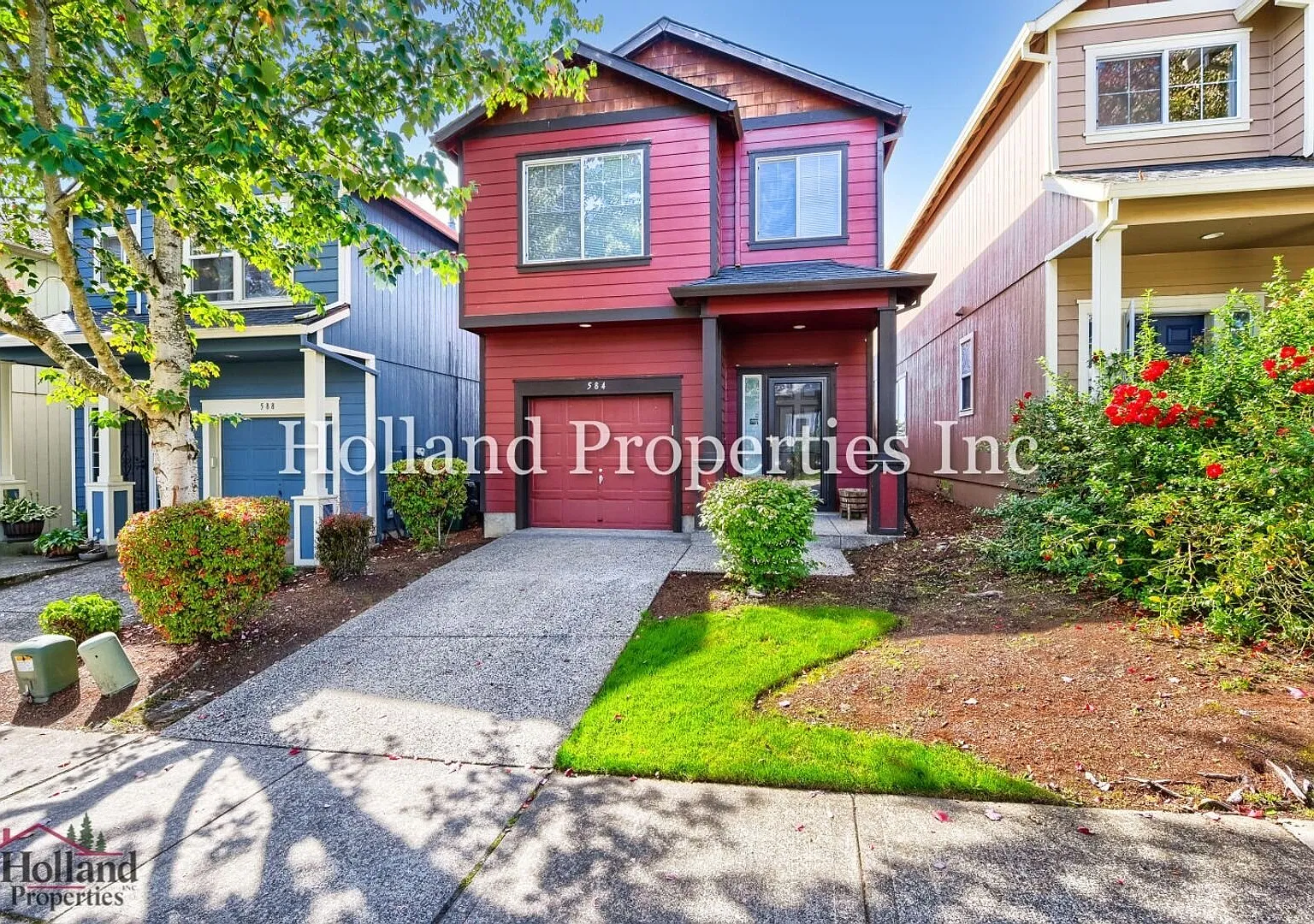 Beautiful 3-Bedroom Hillsboro Home with Fenced Yard & Fireplace — Photo 2