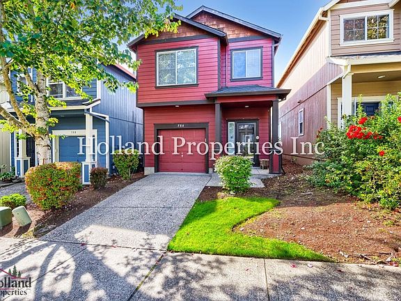 2nd image of 584 SE Heathcliff Ln