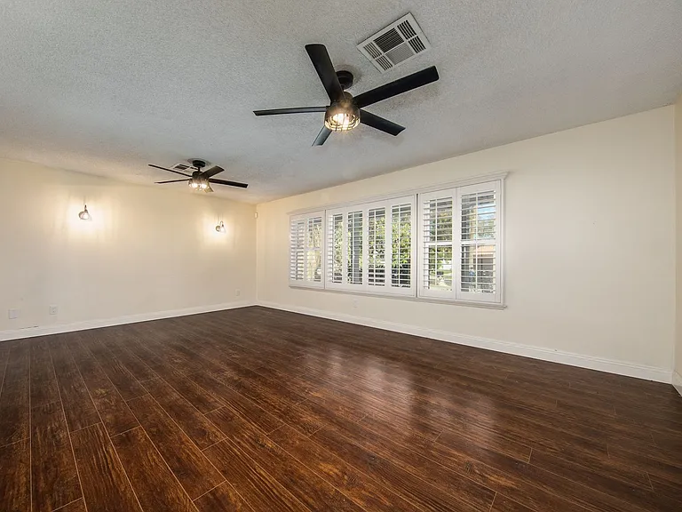 25597 Lomas Verdes St — Photo 4