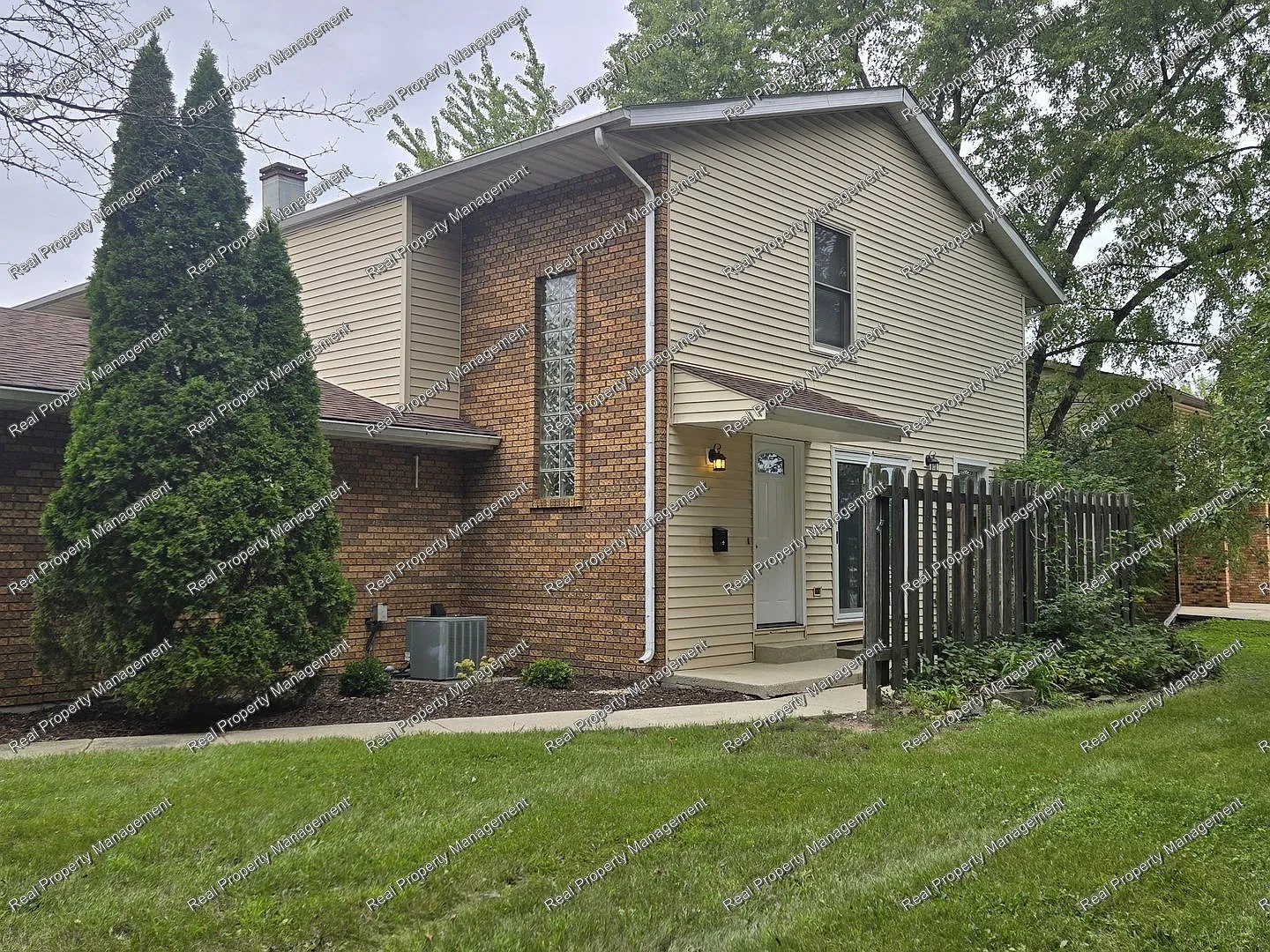 Completely Renovated 2 Bedroom Duplex — Photo 1
