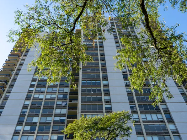 1360 N Sandburg Ter APT 912, Chicago, IL 60610