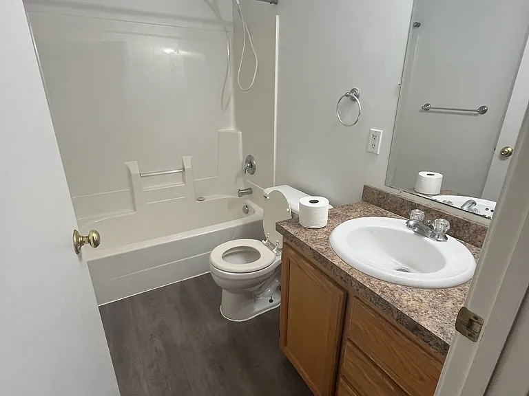 863 Sharon Rd — Photo 3