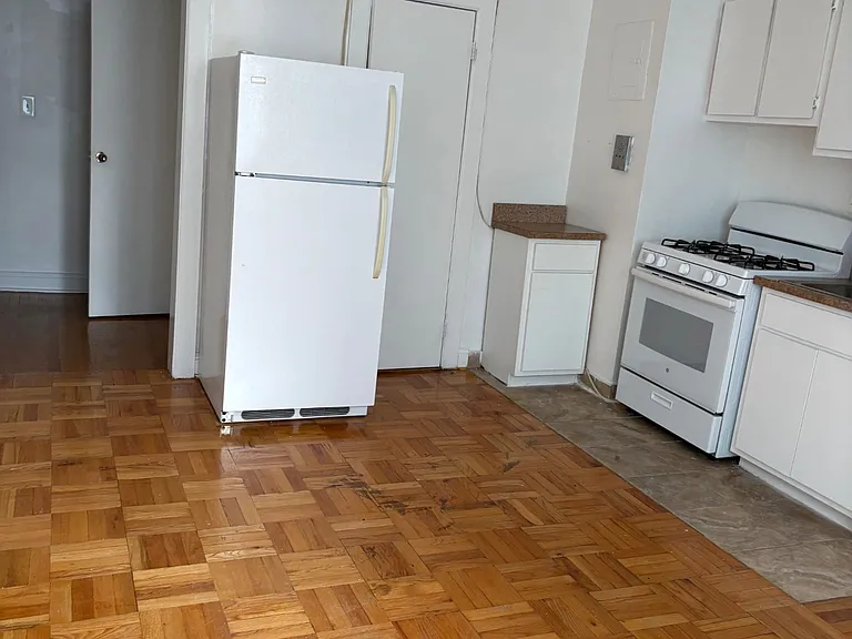 215 E 197th St #2J — Photo 1