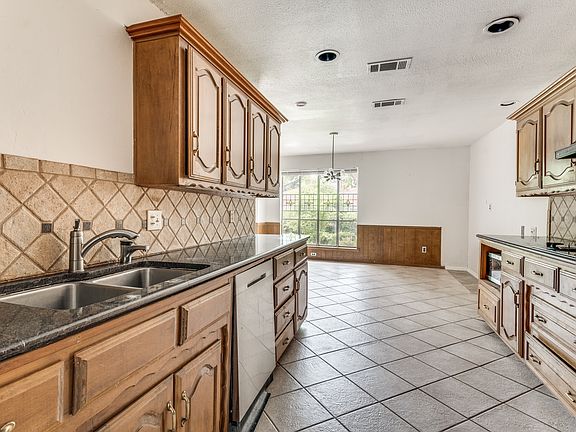 3rd image of 1346 Thunderbrook Dr