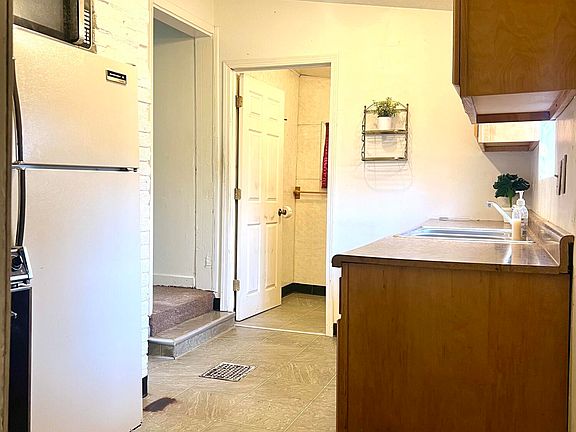 3rd image of 3316 Sanford St