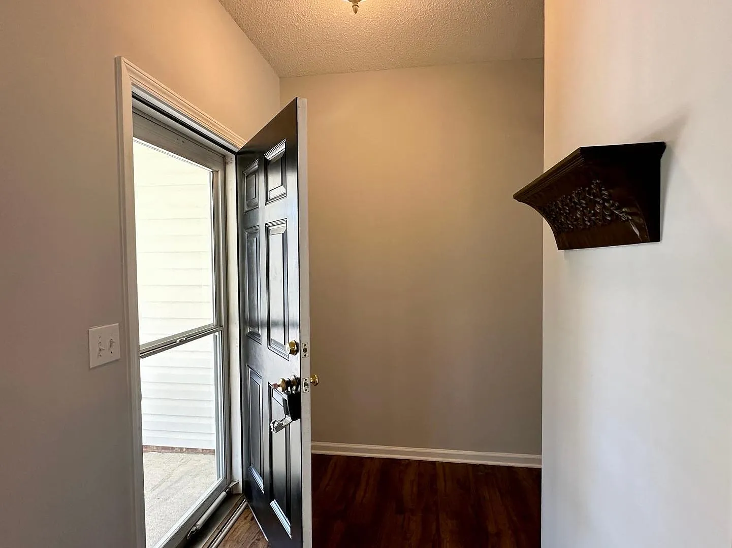 4 bed, 2.5 bath, 2096 sqft, $2,000 — Photo 4