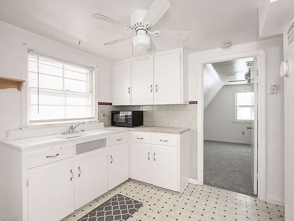 3rd image of 11214 Langton Ave