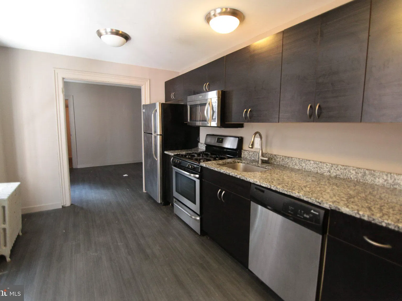 6 bed, 3.0 bath, 2000 sqft, $3,000 — Photo 1