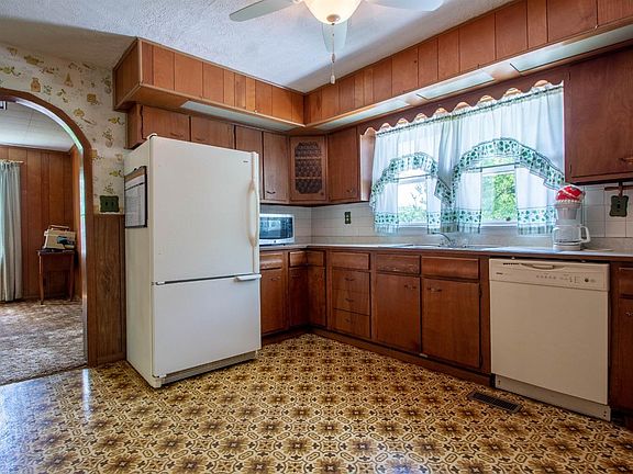 3rd image of 68 Horseshoe Dr