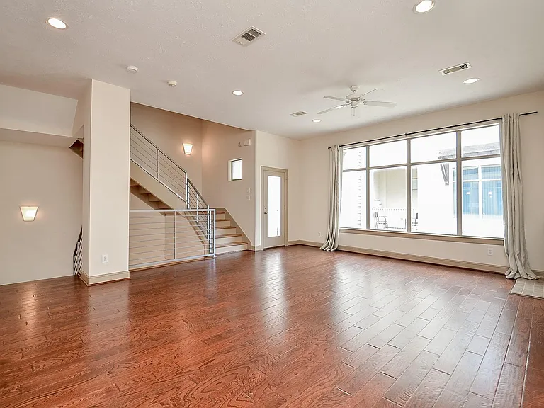 5311 Lillian St — Photo 10