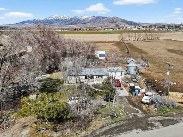 1044 W Samaria Ln, Malad City, ID 83252