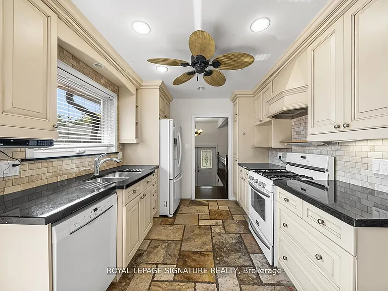 21 Broadlands Blvd — Photo 11