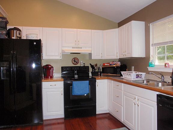 5th image of 1213 Blake Rd