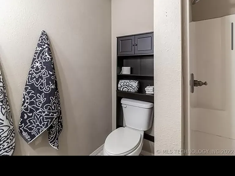 209 W 12th St — Photo 2