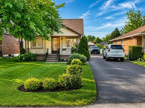 610 Vanier St, Windsor, ON N8X 3E3