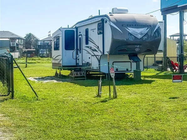 868 S Monkhouse Dr, Crystal Beach, TX 77650