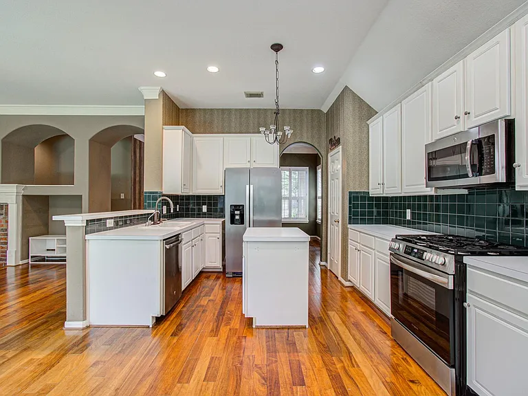22539 Bristolwood Ct — Photo 32