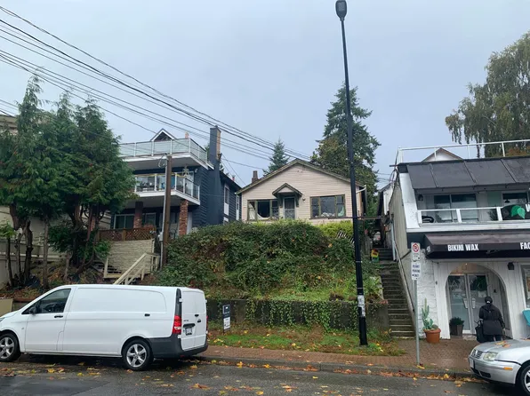 15671 Marine Dr, White Rock, BC V4B 1E3