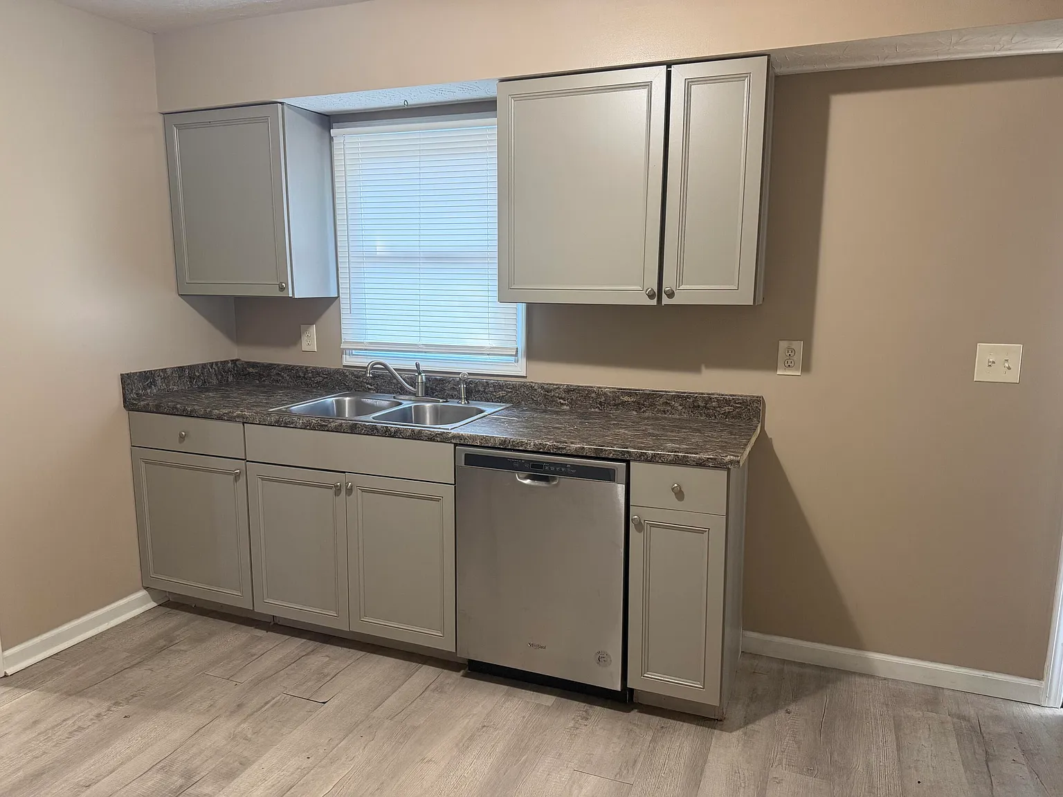 2 bed, 1.0 bath, 940 sqft, $1,100 — Photo 4