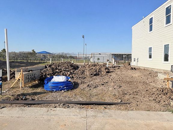 2nd image of 3325 Young Clover Way