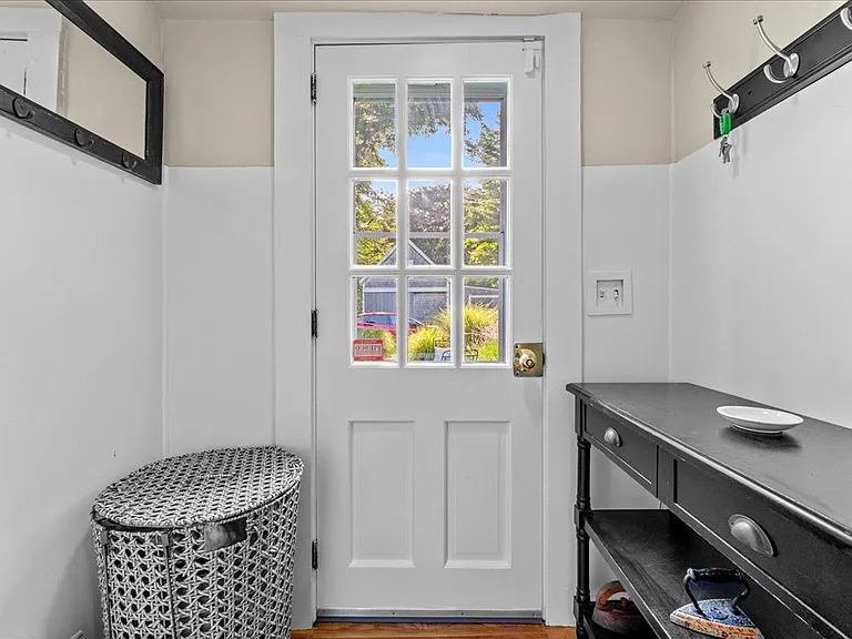 44 Stetson Pl — Photo 6