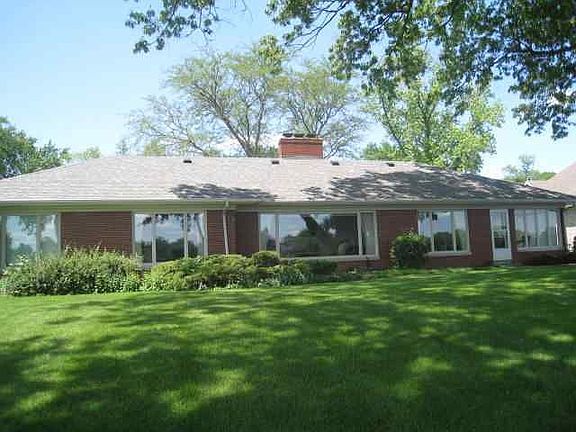 3rd image of 1545 Greenleaf Blvd