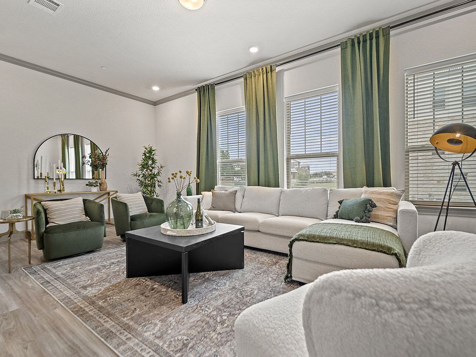 3BD, 3.5BA - 2926SF - Living Room