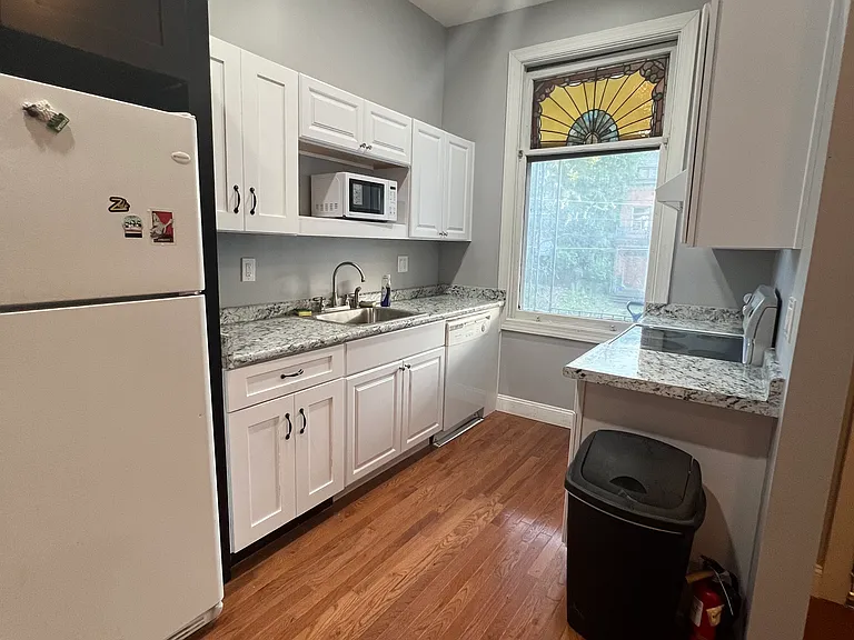 627 College St #1 — Photo 10