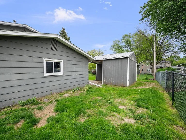 3129 Windsor Dr — Photo 32