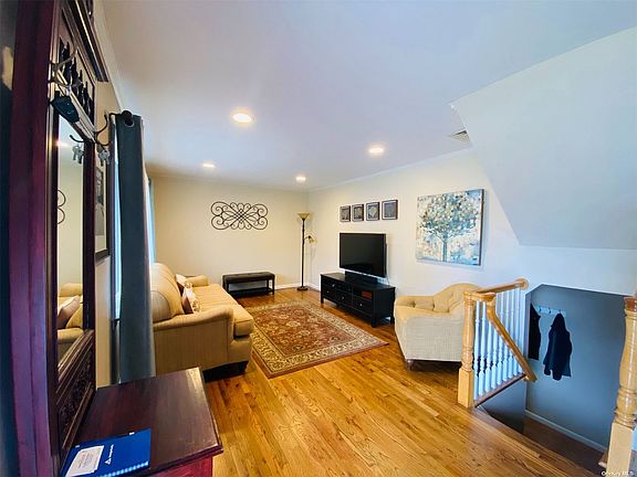3rd image of 28 Merritt St