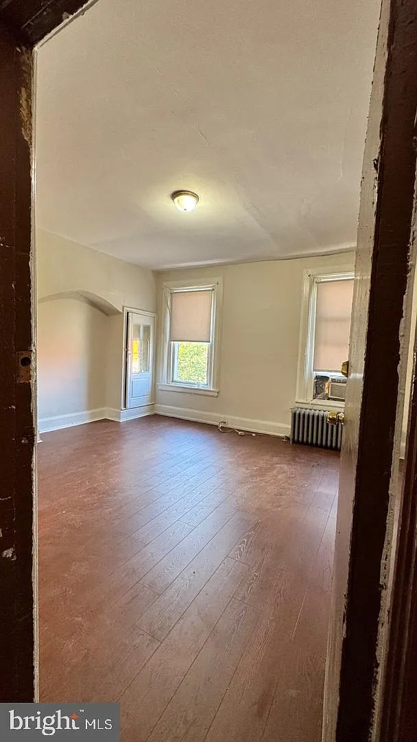 2 bed, 1.0 bath, 2556 sqft, $1,100 — Photo 2