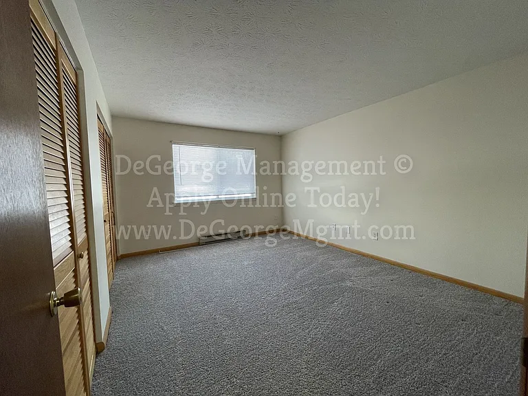 Parkway Apartments — Photo 29