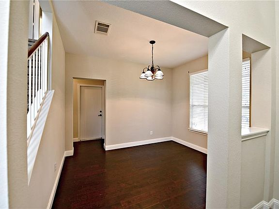 4th image of 1102 Burgess Dr