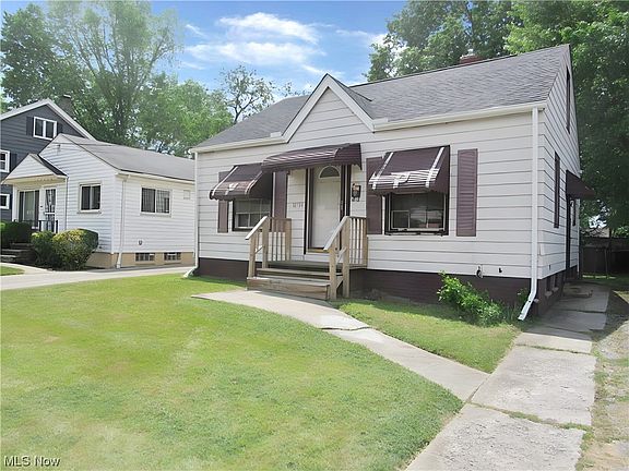2nd image of 16704 Glenpark Ave