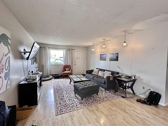 5th image of 4107 Hayes Cir