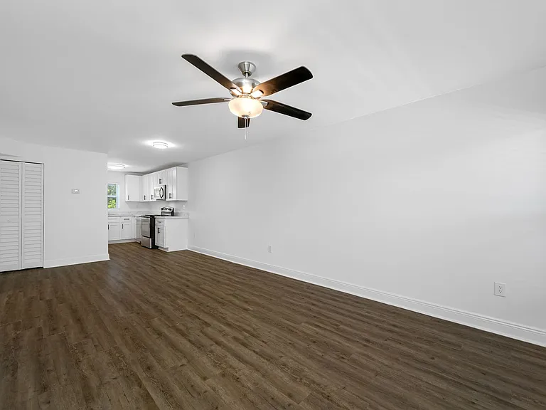 KC Flats Apartments — Photo 73