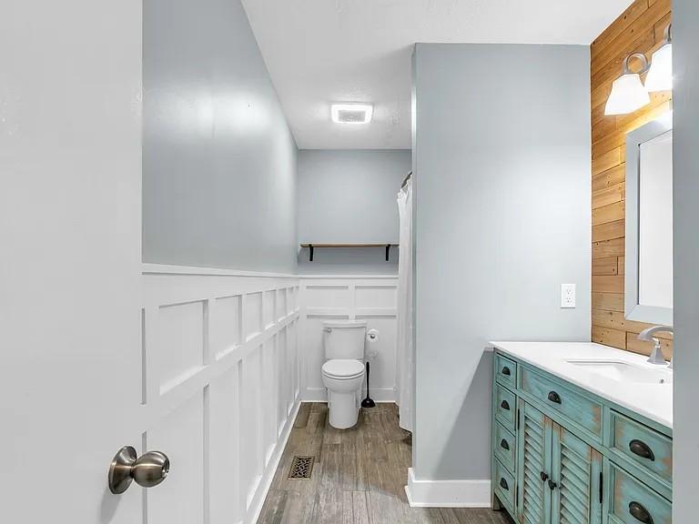 102 Hawkins St — Photo 14