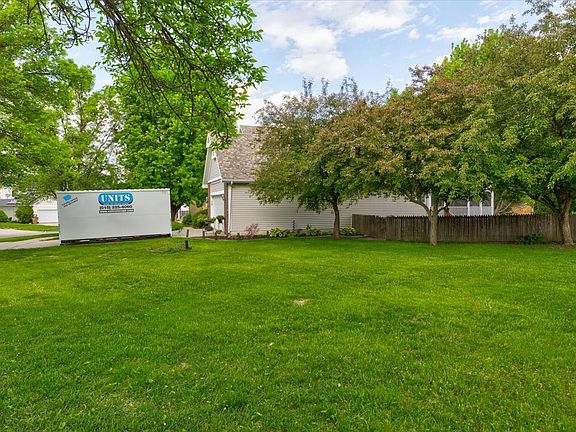 3rd image of 9204 Oakridge Pl