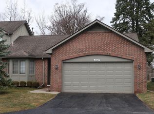 31420 Merriwood Park Dr, Livonia, MI 48152