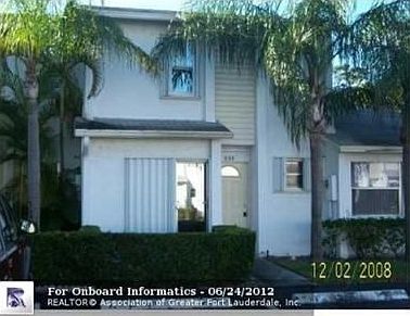 3rd image of 880 Crystal Lake Dr