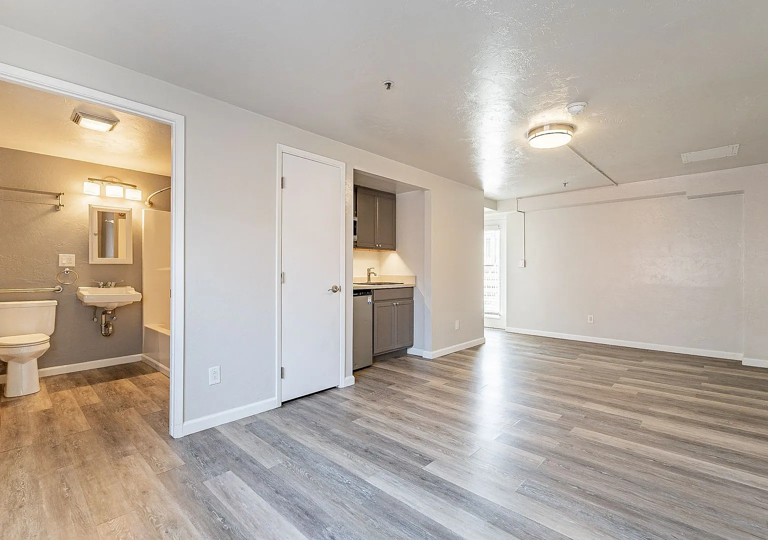 700 N. 7th Ave. ( Main House, A, B, C, D ) — Photo 1