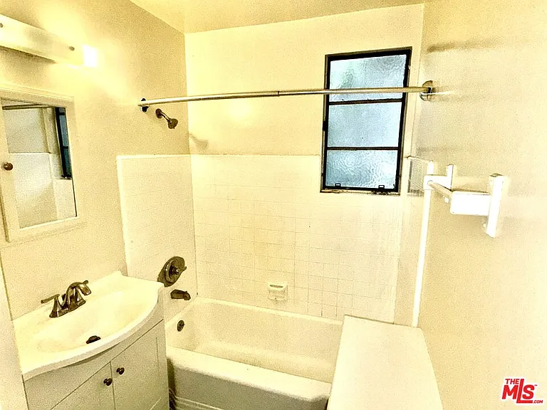2618 Prospect Ave — Photo 14