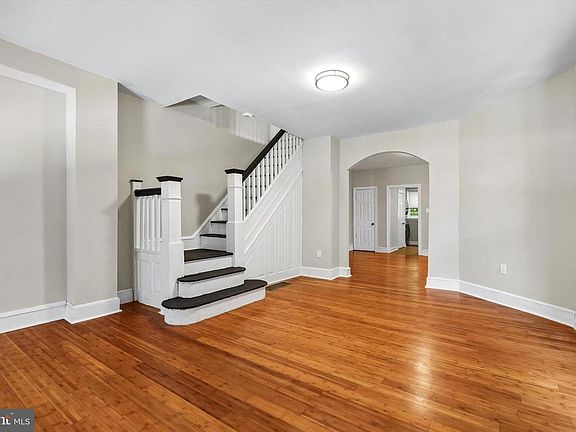 3rd image of 909 Lindley Ave