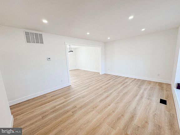 5th image of 604 Cobblestone Rd