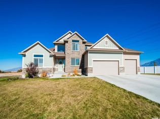 328 W Serenity Ct, Vineyard, UT 84059