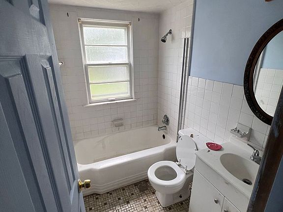 5th image of 18400 Hazelwood Ave