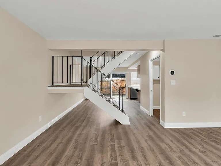 4082 Weymouth Ln — Photo 8